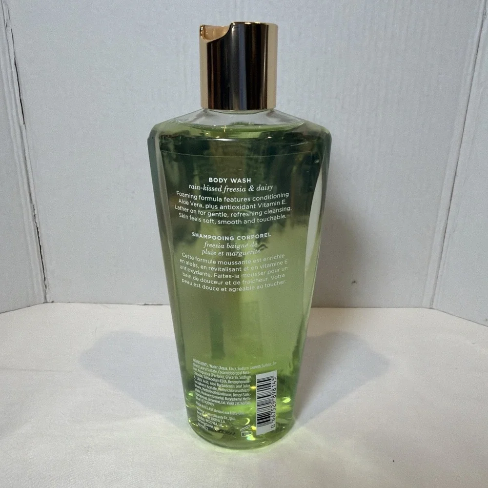 Victoria's Secret Aqua Kiss Rain-Kissed Freesia & Daisy Body Wash 8.4 FL OZ New